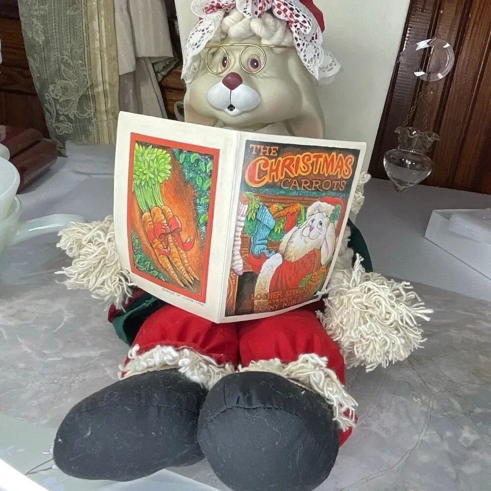 Vintage “Grannie Flo Bunny” House of Lloyd’s “Christmas around the World”